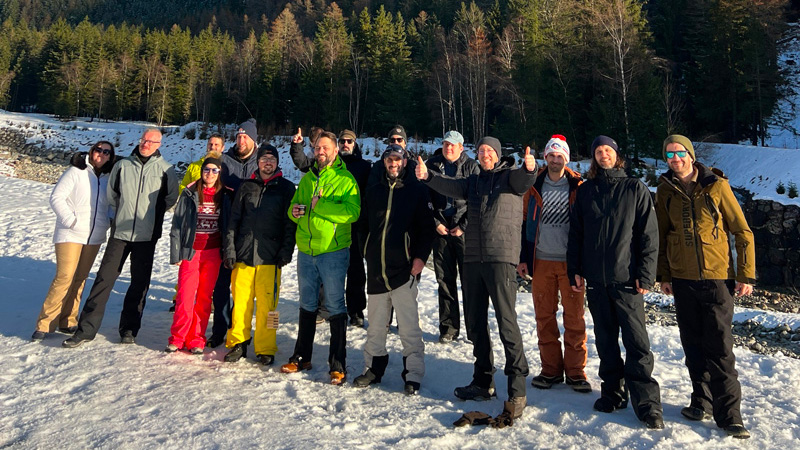 hi-technologies-timeline-07-Sortie-equipe-Hi-Technologies-fin-2023-2