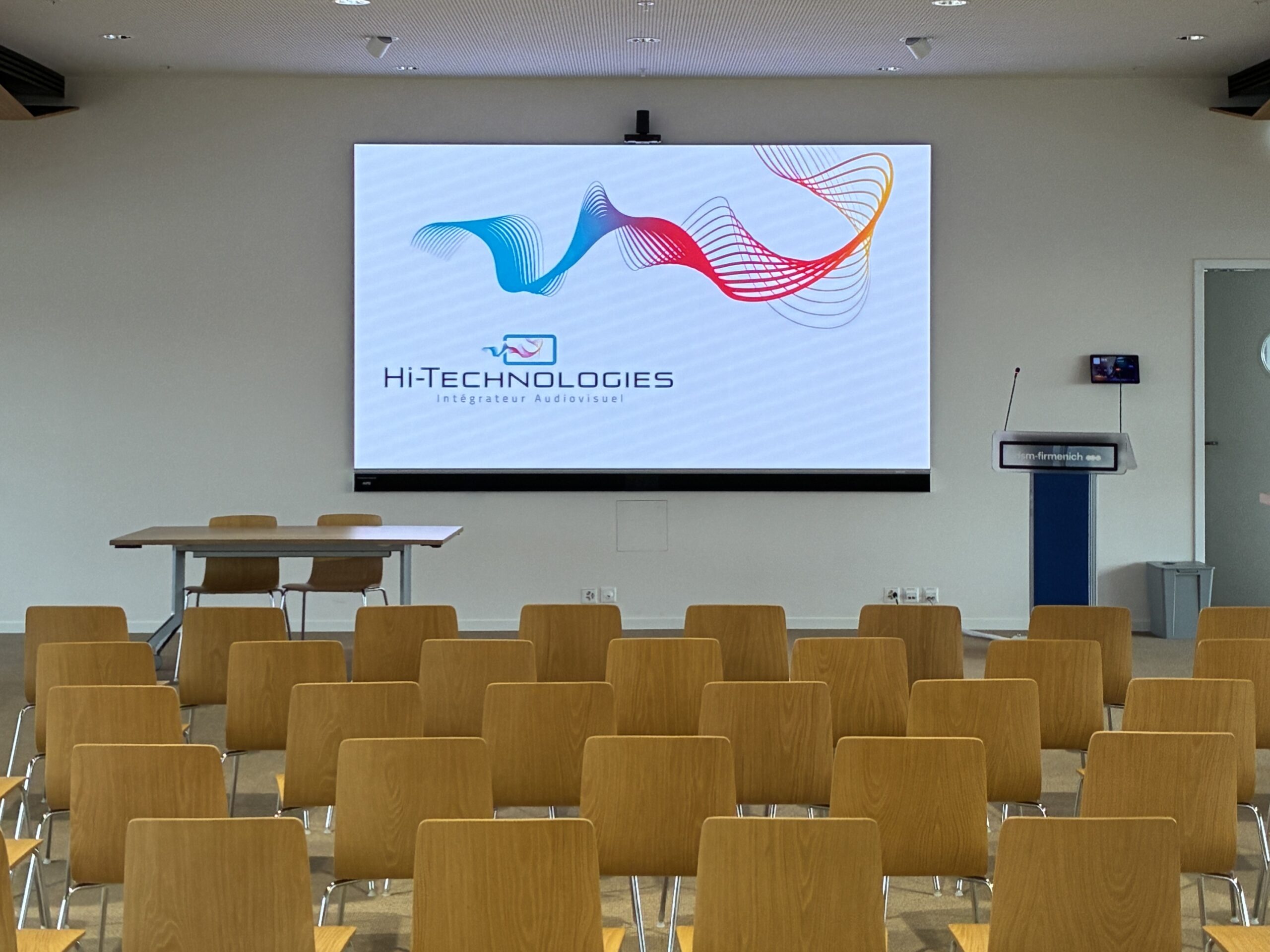 DSM Firmenich - Salle polyvalente Mur LED Hi Technologies Suisse Romande