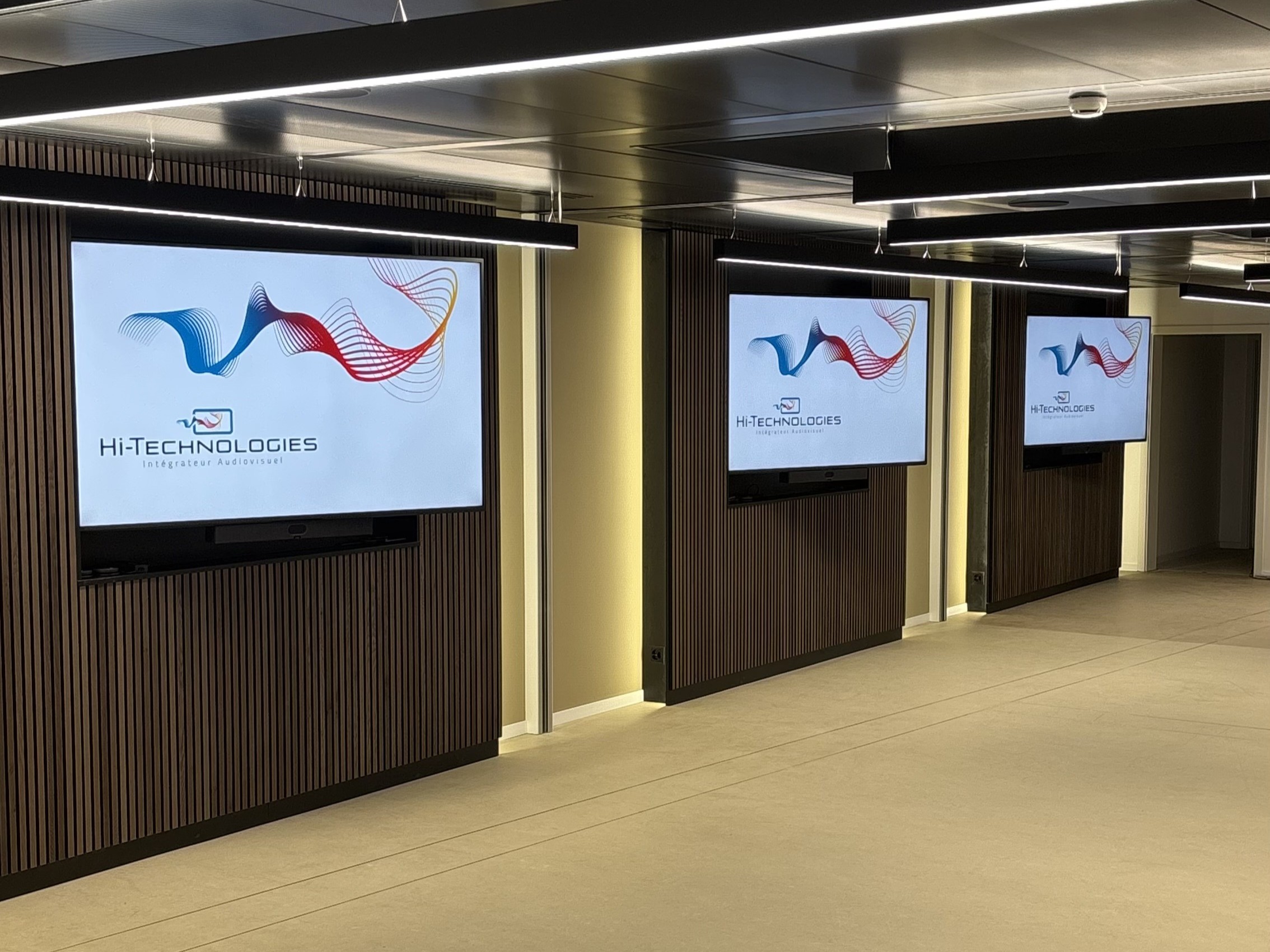 Ofac mur LED Hi Technologie intégration audiovisuelle salle polyvalente 02